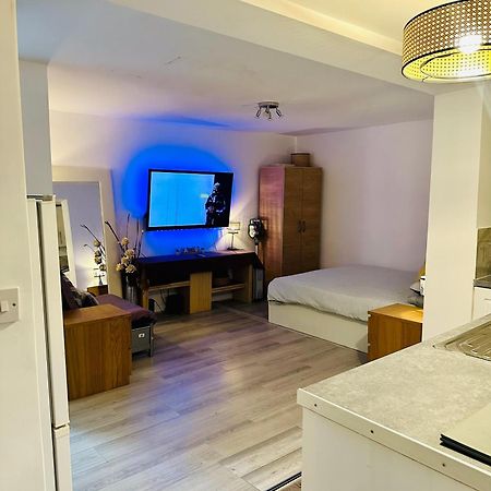 Stylish Studio Flat - Watford Junction - Harry Potter Eksteriør bilde